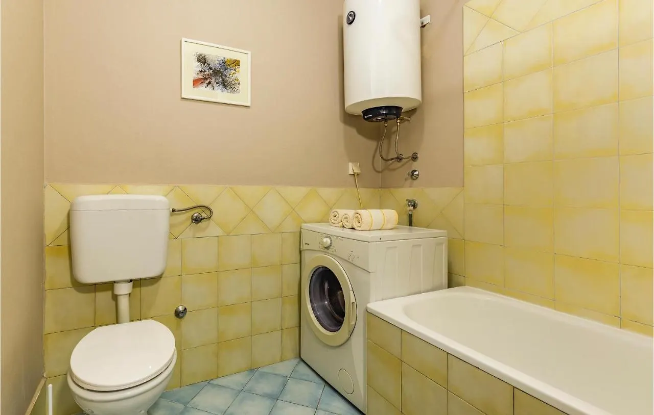 Lovely Apartment In Fazana With Wifi
